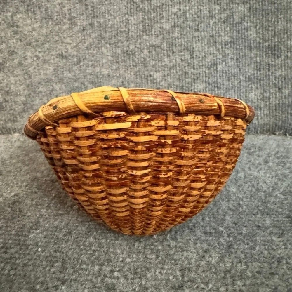 Vintage Nantucket Handwoven Wicker Basket Oval Penny Scalloped Rim 8 Inch